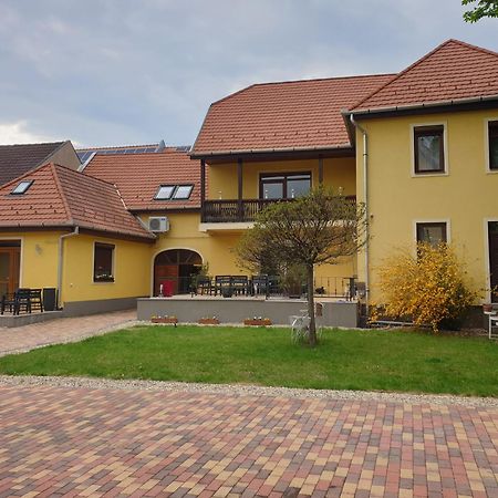 Diofa Vendeghaz Apartment Егер Екстериор снимка