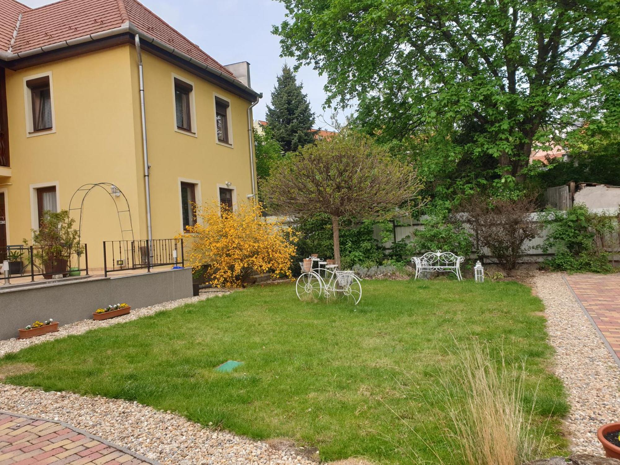 Diofa Vendeghaz Apartment Егер Екстериор снимка