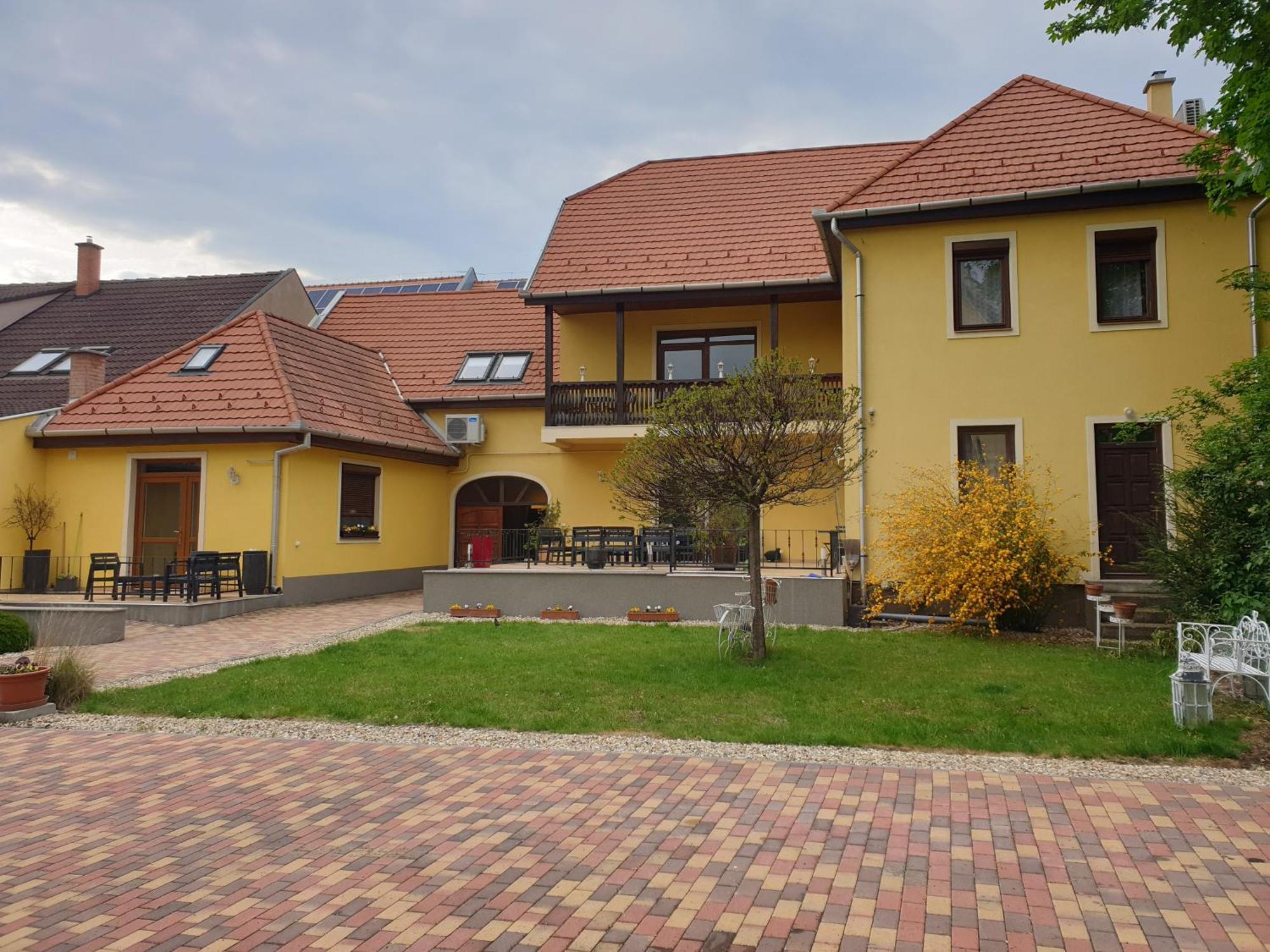 Diofa Vendeghaz Apartment Егер Екстериор снимка
