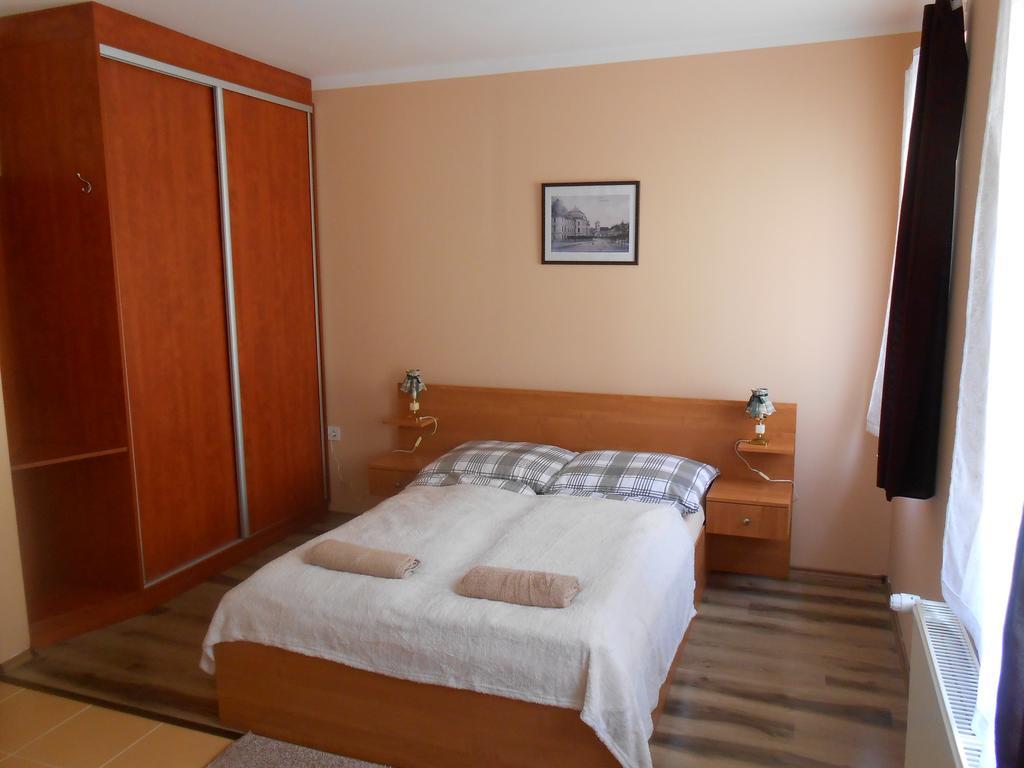 Diofa Vendeghaz Apartment Егер Екстериор снимка