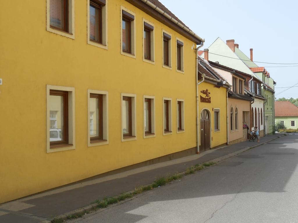 Diofa Vendeghaz Apartment Егер Екстериор снимка