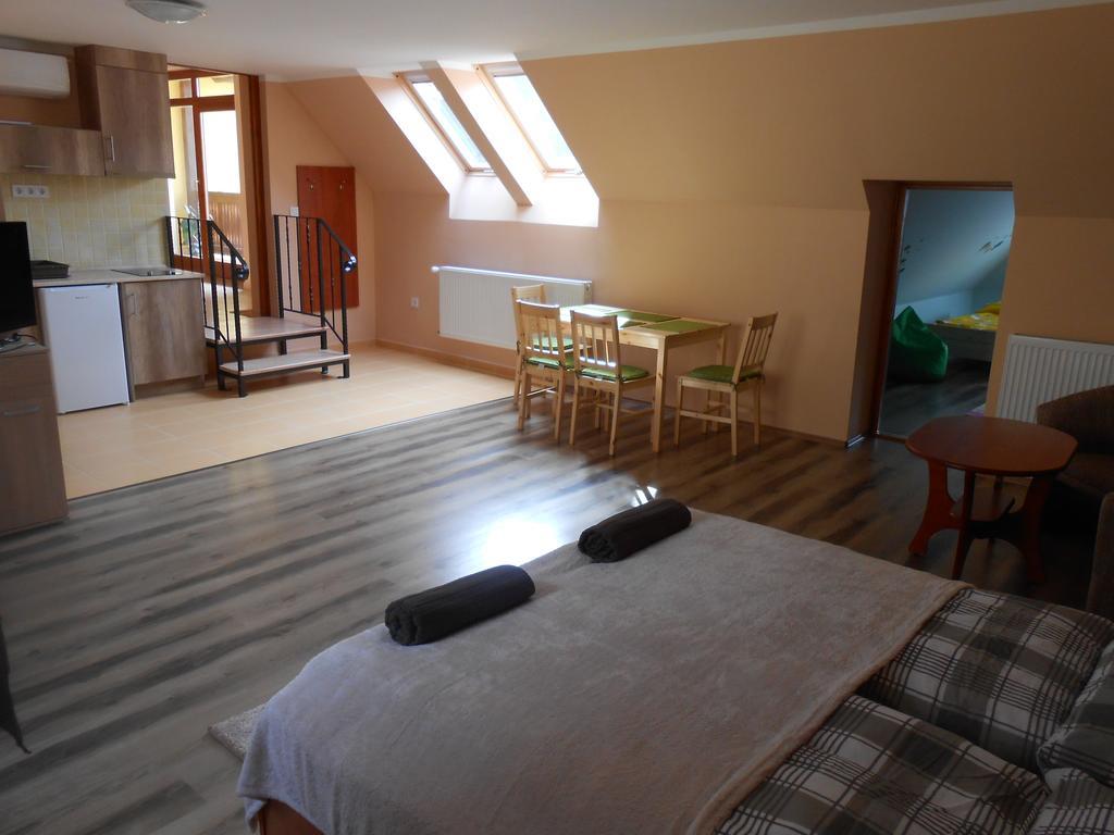 Diofa Vendeghaz Apartment Егер Екстериор снимка