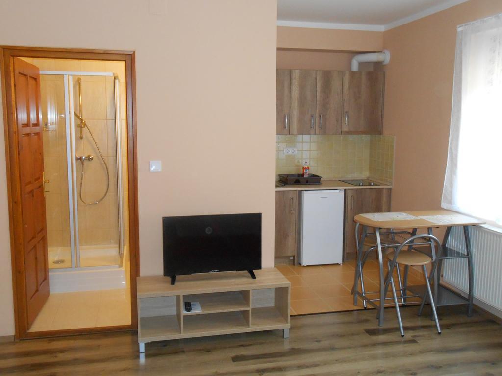 Diofa Vendeghaz Apartment Егер Екстериор снимка
