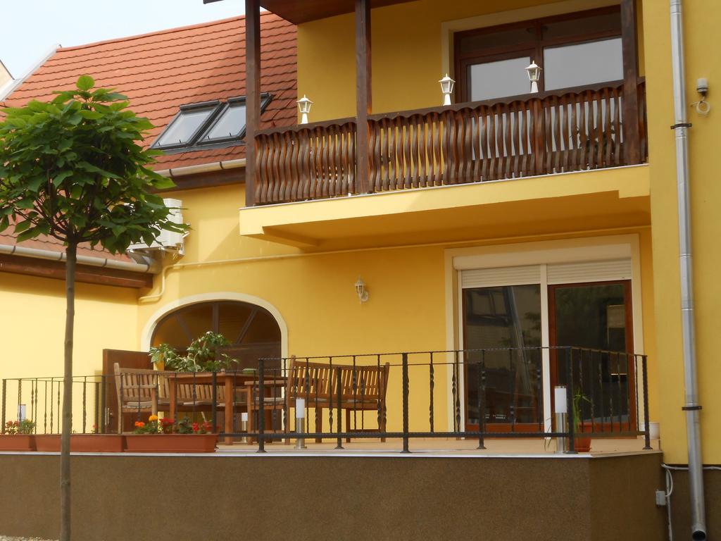 Diofa Vendeghaz Apartment Егер Екстериор снимка