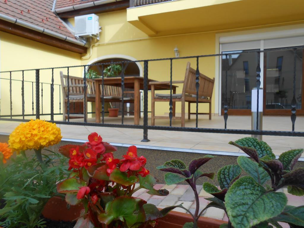 Diofa Vendeghaz Apartment Егер Екстериор снимка