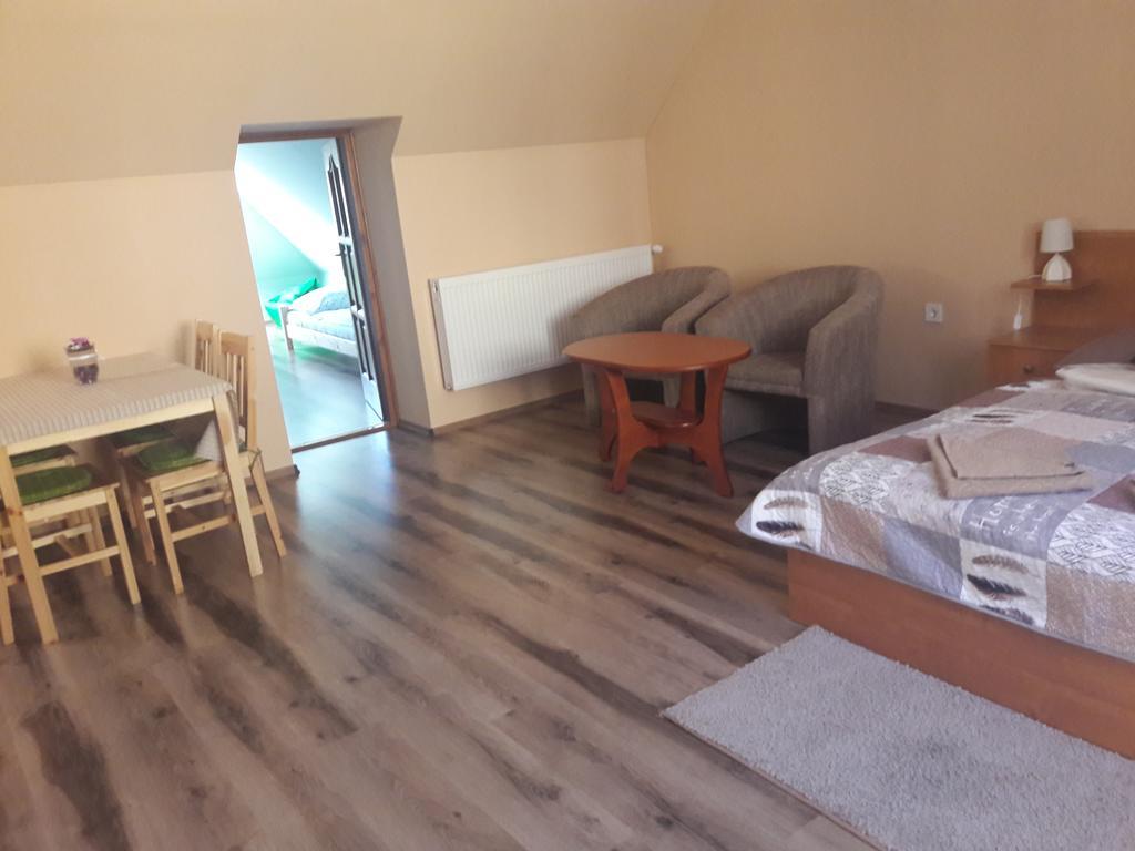 Diofa Vendeghaz Apartment Егер Екстериор снимка