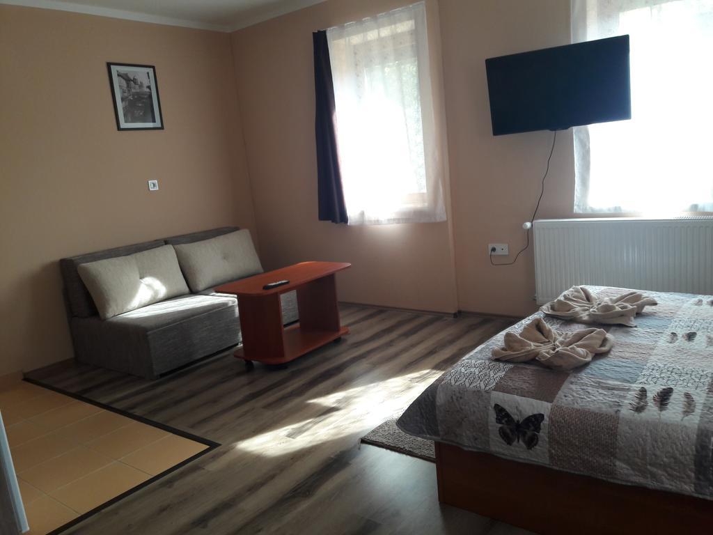 Diofa Vendeghaz Apartment Егер Екстериор снимка